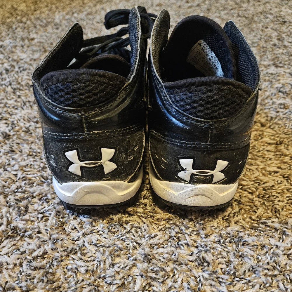 Baseball Cleats - Picture 2 of 6